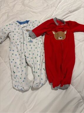 Carter's Set of 2 footed pajamas Red Deer fleece and white stars 3 months